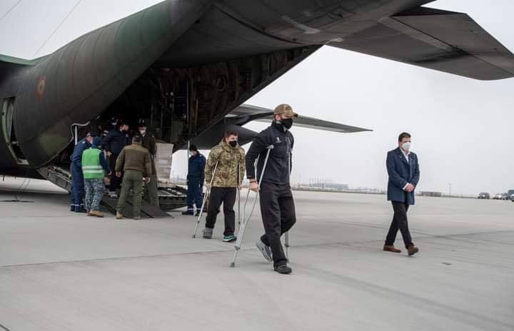 Imaginea articolului Patru militari români răniţi în Afganistan, aduşi în ţară cu o aeronavă care a transportat echipament medical din Germania
