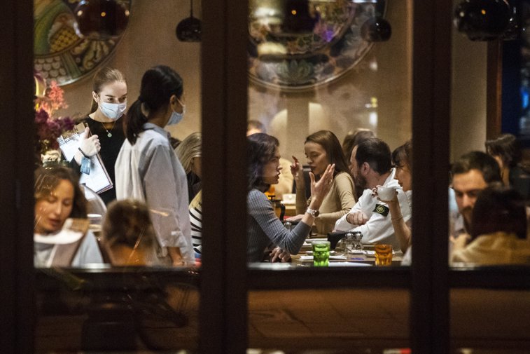 Imaginea articolului Patronii de restaurante la o zi după redeschidere: Sunt urcuşuri şi cu coborâşuri