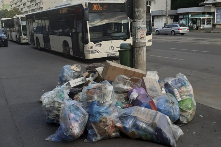 Imaginea articolului Criza gunoiului din Sectorul 1 al Capitalei se prelungeşte. Munţii de deşeuri cresc pe zi ce trece, în aşteptarea unei soluţii