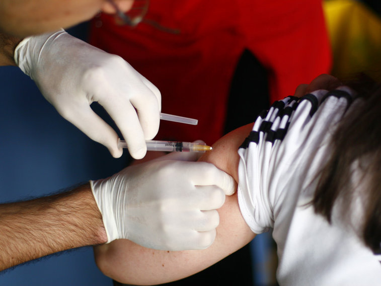 Imaginea articolului Numărul românilor care vor să se vaccineze, în scădere. Doar 31.000 de persoane s-au imunizat în ultimele 24 de ore 