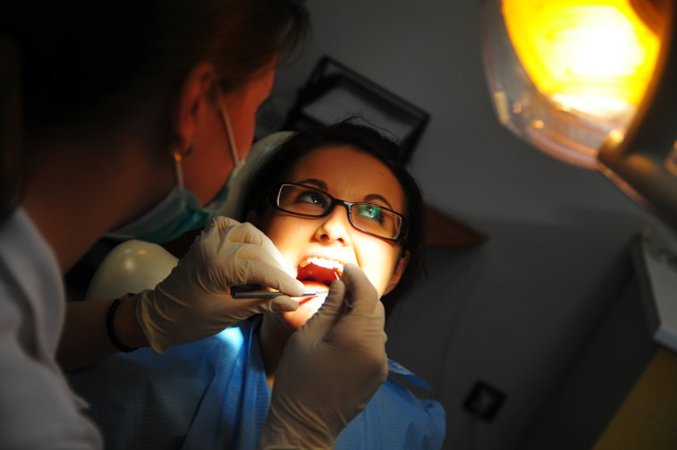 Imaginea articolului Salariul mediu al stomatologilor poate ajunge la 2.000 euro net pe lună