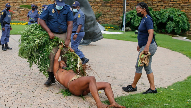 Imaginea articolului Rege sud-african arestat pentru trafic de droguri