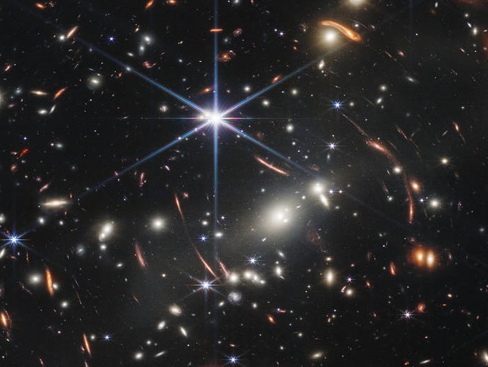 Imaginea articolului Noi descoperiri privind natura materiei din galaxiile antice existente în universul timpuriu