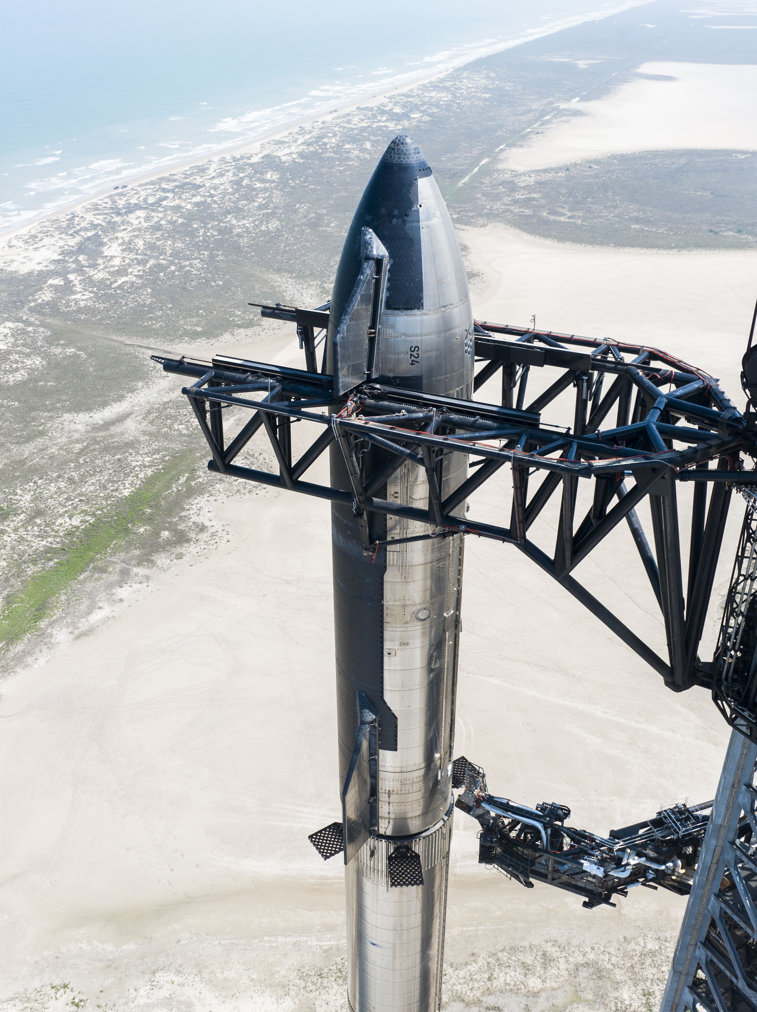 Imaginea articolului SpaceX va încerca, luni, să lanseze cea mai puternică rachetă din istorie 