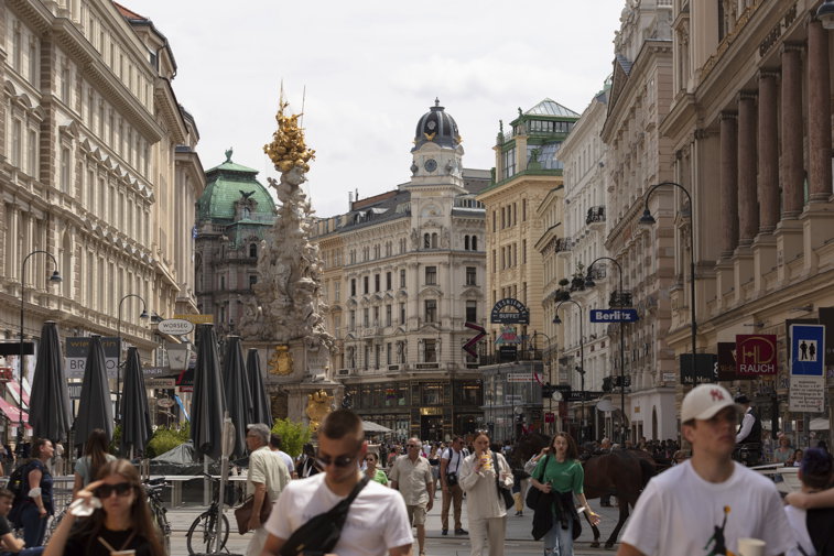 Imaginea articolului Românii se află pe locul trei ca grup de muncitori străini în Austria