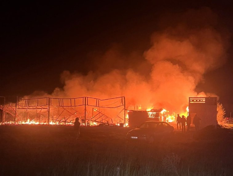 Imaginea articolului Incendiu puternic pe plaja din Corbu