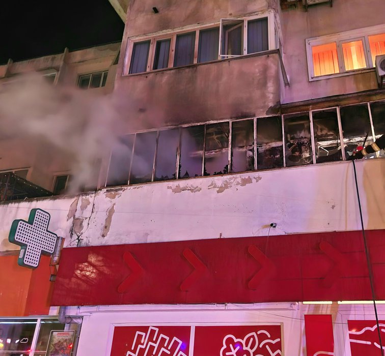 Imaginea articolului Incendiu puternic într-un bloc din Giurgiu. Panică între locatari