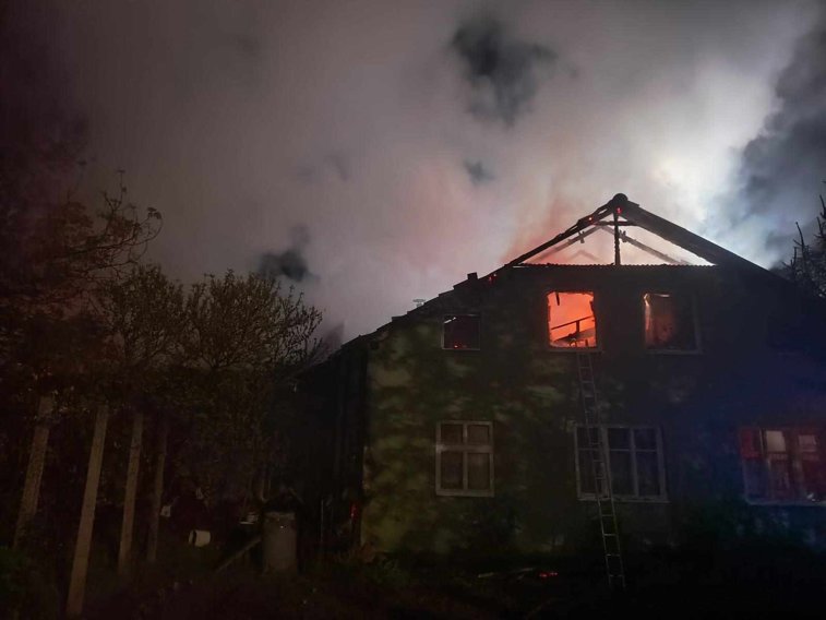 Imaginea articolului O casă a fost mistuită de flăcări în Mureş. Incendiul, declanşat noaptea