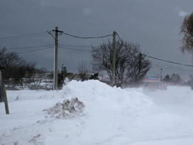 Mai multe localităţi din ţară, afectate de zăpadă şi de vântul puternic
