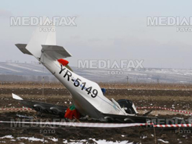 Avionul prăbuşit la Siminicea va fi dus într-un hangar al Aeroclubului Suceava
