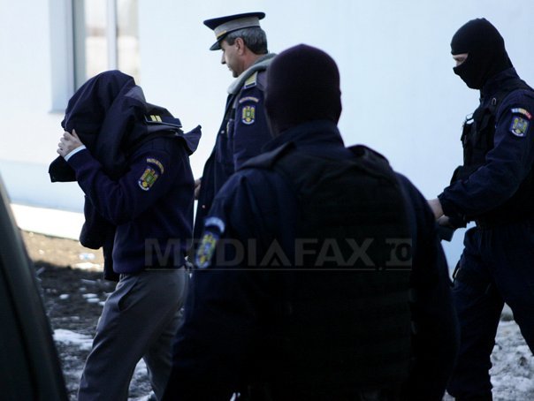 Imaginea articolului 60 de poliţişti şi vameşi, ridicaţi în urma descinderilor din Timiş şi Caraş-Severin. Cele două vămi erau monitorizate de mai multe luni - VIDEO, FOTO