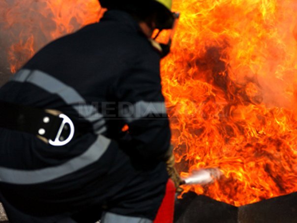 Imaginea articolului Un tir încărcat cu alimente s-a răsturnat şi a luat foc pe Autostrada Bucureşti-Piteşti