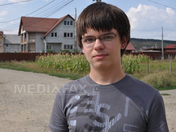 Imaginea articolului REPORTAJ: "Copilul de aur al informaticii" învaţă cinci ore pe zi şi vrea să muncească în România