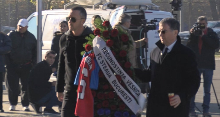 Imaginea articolului Omagii pentru Daniel Prodan, la Arena Naţională. Steaua a trimis o coroană de flori şi tricoul cu numărul 6. Argăseală: "Când Prodan intra se cânta imnul Stelei" - VIDEO