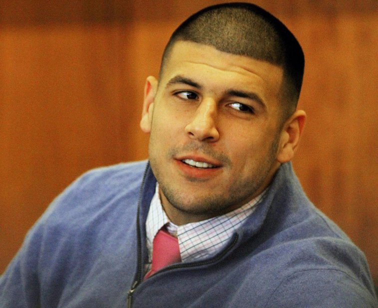 Imaginea articolului TRAGEDIE în fotbalul american: Aaron Hernandez, star din NFL, s-a SINUCIS în închisoare
