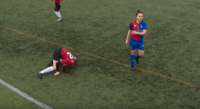 Imaginea articolului VIDEO. O fotbalistă din Scoţia şi-a dislocat genunchiul pe teren. Modul în care a încercat să-l repoziţioneze i-ar şoca pe mulţi
