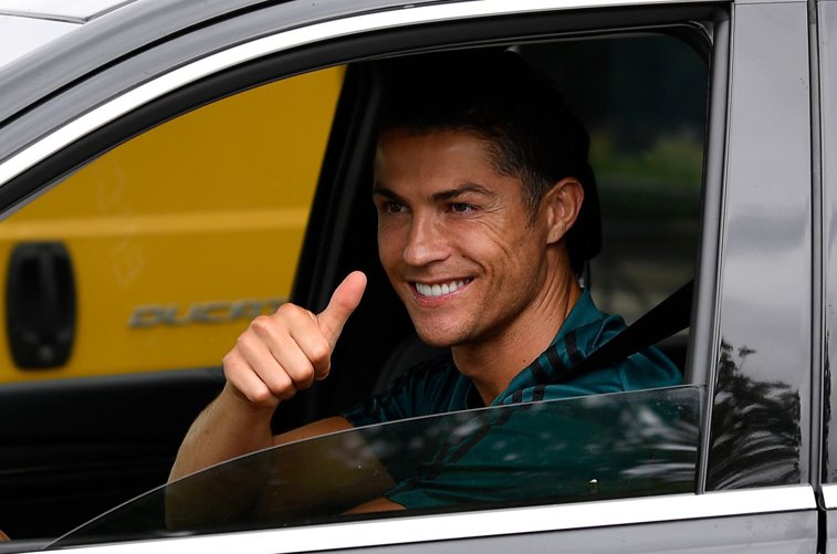 Imaginea articolului Cristiano Ronaldo este primul fotbalist care a câştigat un miliard de dolari
