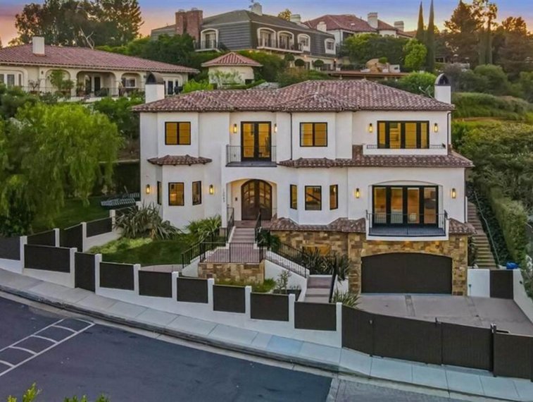 Imaginea articolului FOTO Serena Williams îşi vinde casa din Beverly Hills. Cum arată locuinţa şi cât cere sportiva pentru conacul său de lux