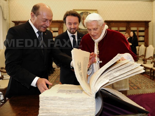 Imaginea articolului Băsescu: Sentimentul meu este că Papa a vrut să îşi continue opera, fără constrângeri administrative
