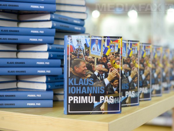 Imaginea articolului Iohannis îşi lansează sâmbătă volumul "Primul Pas". Ce conţine cartea pe care preşedintele o dedică românilor care l-au votat