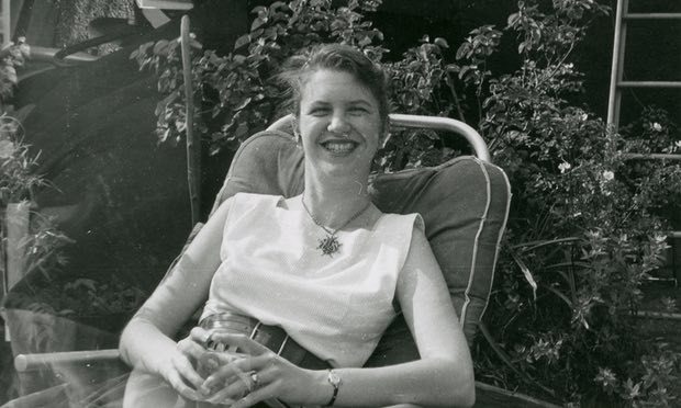 Imaginea articolului Au fost descoperite două noi poeme ale scriitoarei Sylvia Plath, ce au stat ascunse timp de 54 de ani