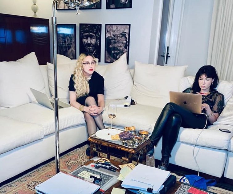 Imaginea articolului Madonna îşi spune singură povestea: scrie şi regizează propriul film biografic