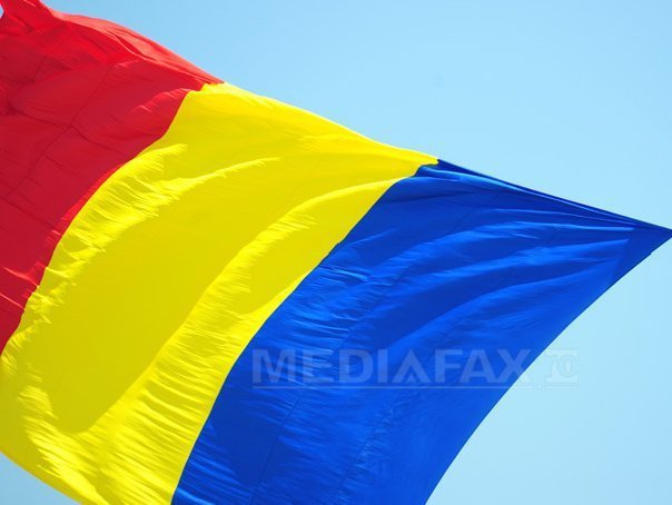 Imaginea articolului Ziua Drapelului Naţional, marcată prin ceremonii. Cel mai mare drapel al României are aproape 80.000 de metri pătraţi