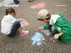 Activităţi culturale pentru copiii cu deficienţe de vorbire şi auz (Imagine: Mediafax Foto)