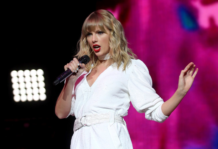 Imaginea articolului Un fan înrăit Taylor Swift a fost condamnat la 30 de luni de închisoare pentru hărţuire