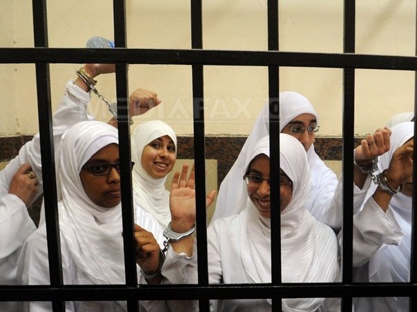 Imaginea articolului Egipt: 14 femei membre ale Frăţiei musulmane au fost condamnate la 11 ani de închisoare