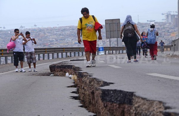 Imaginea articolului Preşedintele chilian a felicitat autorităţile pentru modul în care au gestionat situaţia. IMAGINI cu pagubele produse de cutremurul de 8,2 grade - FOTO