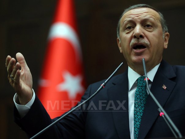Imaginea articolului Erdogan consideră necesară o operaţiune militară terestră pentru a opri avansul SI în oraşul Kobane
