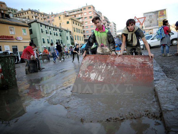 Imaginea articolului Inundaţii în Italia: Cel puţin doi morţi în urma intemperiilor din nordul Italiei. Armata ajută echipele de intervenţie şi pompierii - FOTO