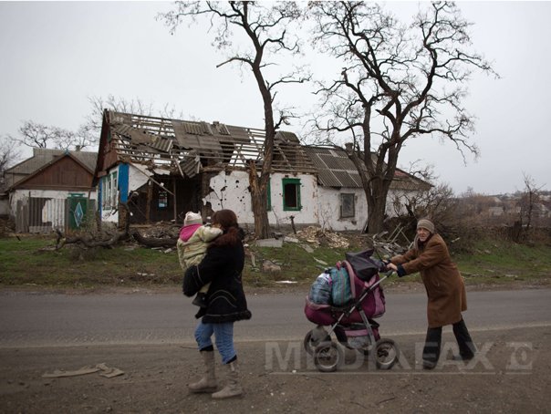 Imaginea articolului REPORTAJ AFP: Locuitorii din estul Ucrainei se pregătesc de iarnă printre ruine - GALERIE FOTO
