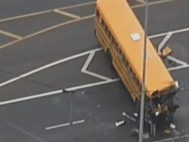 Imaginea articolului Cel puţin trei morţi şi 23 de răniţi, după coliziunea între două autobuze şcolare în SUA - VIDEO