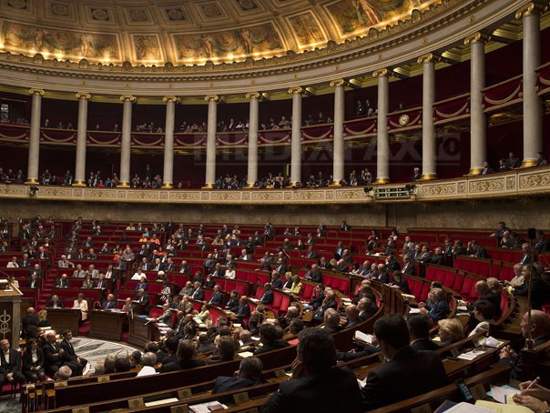 Imaginea articolului O sută de parlamentari francezi se află în vizorul Fiscului