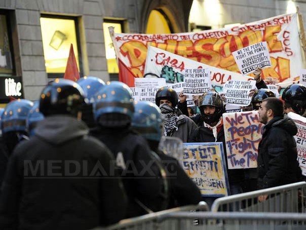 Imaginea articolului Ciocniri între manifestanţi şi poliţie, la deschiderea stagiunii la Scala din Milano - FOTO