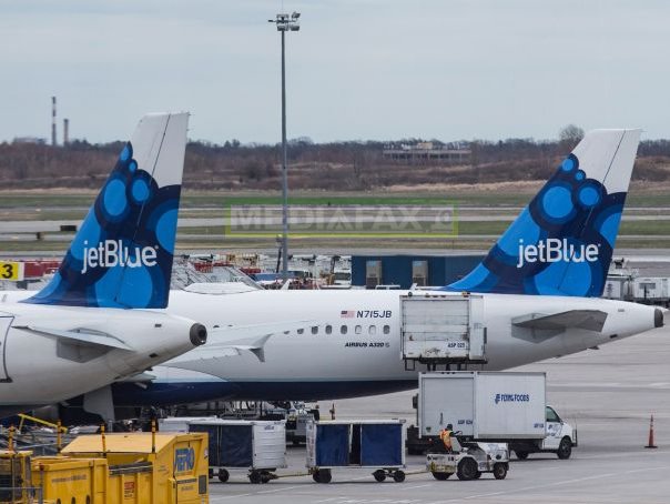 Imaginea articolului Un fost pilot american, care a avut o cădere nervoasă la bordul unui avion, dă în judecată compania aeriană JetBlue pentru că i-a permis să zboare