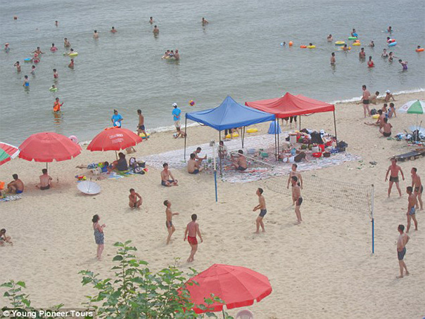 Imaginea articolului Cum arată o vacanţă pe litoral în Coreea de Nord. Sejurul pe care un operator de turism îl oferă străinilor: "Este absolut sigur"