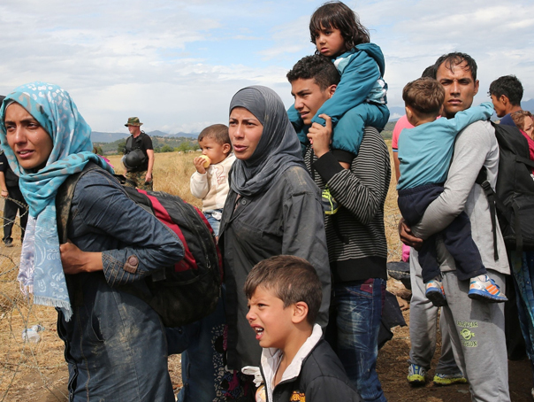 Imaginea articolului Washingtonul îndeamnă Europa să verifice atent fiecare refugiat. În SUA, procedura durează doi ani