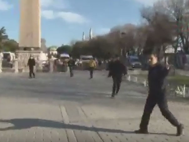 Imaginea articolului EXPLOZIE puternică în centrul Istanbulului: Erdogan anunţă că este vorba de un atac sinucigaş comis de un sirian. Cel puţin zece persoane au murit şi alte 15 au fost rănite - VIDEO