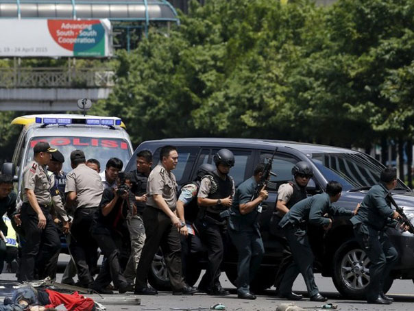 Imaginea articolului ATENTATELE de la Jakarta: Poliţia indoneziană a reţinut trei bărbaţi suspectaţi. Activităţile atacatorilor au fost finanţate de gruparea Stat Islamic din Siria