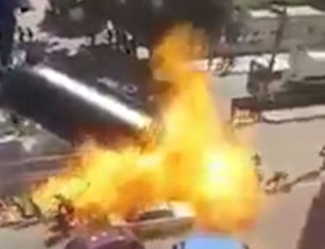 Imaginea articolului Egipt: O cisternă din care se fura gaz a sărit în aer iar mulţimea de oameni din jur a fost cuprinsă de foc - FOTO & VIDEO