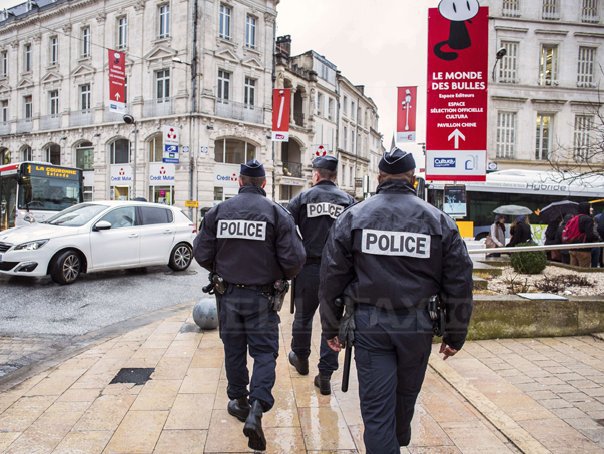 Imaginea articolului Confruntări între manifestanţi şi poliţie în cursul evacuării imigranţilor dintr-un liceu din Paris