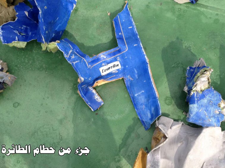 Imaginea articolului Autorităţile egiptene au publicat primele imagini cu resturile avionului operat de EgyptAir - FOTO