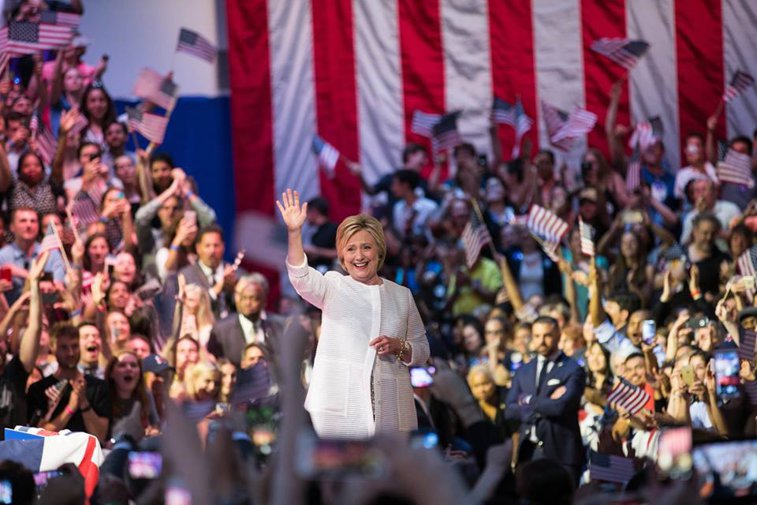 Imaginea articolului Hillary Clinton devine prima femeie din istoria SUA nominalizată în lupta pentru prezidenţiale de un partid cu o importanţă majoră  - VIDEO 