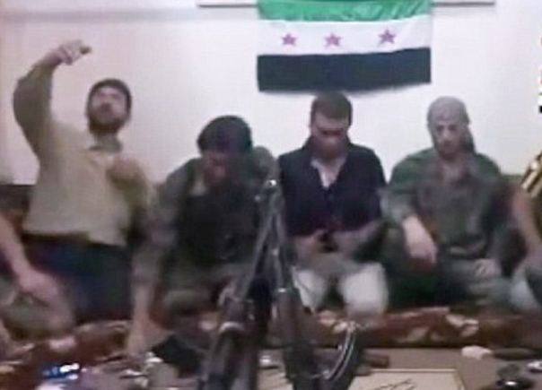 Imaginea articolului Mai mulţi rebeli sirieni DETONEAZĂ accidental o bombă, în timp ce încercau sa-şi facă un selfie - VIDEO