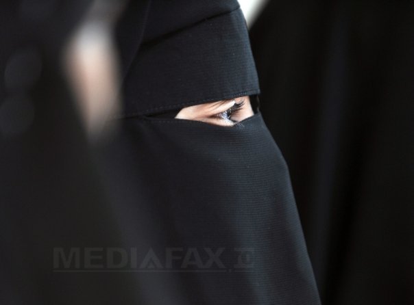 Imaginea articolului Cum sunt ameninţate şi şantajate femeile musulmane prin intermediul smartphone-urilor