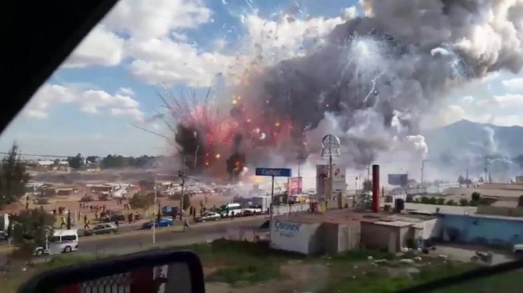 Imaginea articolului VIDEO Explozie puternică la o piaţă de artificii din Mexic: cel puţin 29 de morţi şi 72 de persoane rănite