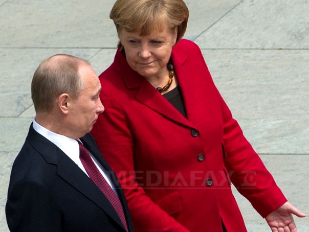 Imaginea articolului Angela Merkel, surprinsă în timp ce îşi dă ochii peste cap, în cadrul unei discuţii cu Vladimir Putin - VIDEO